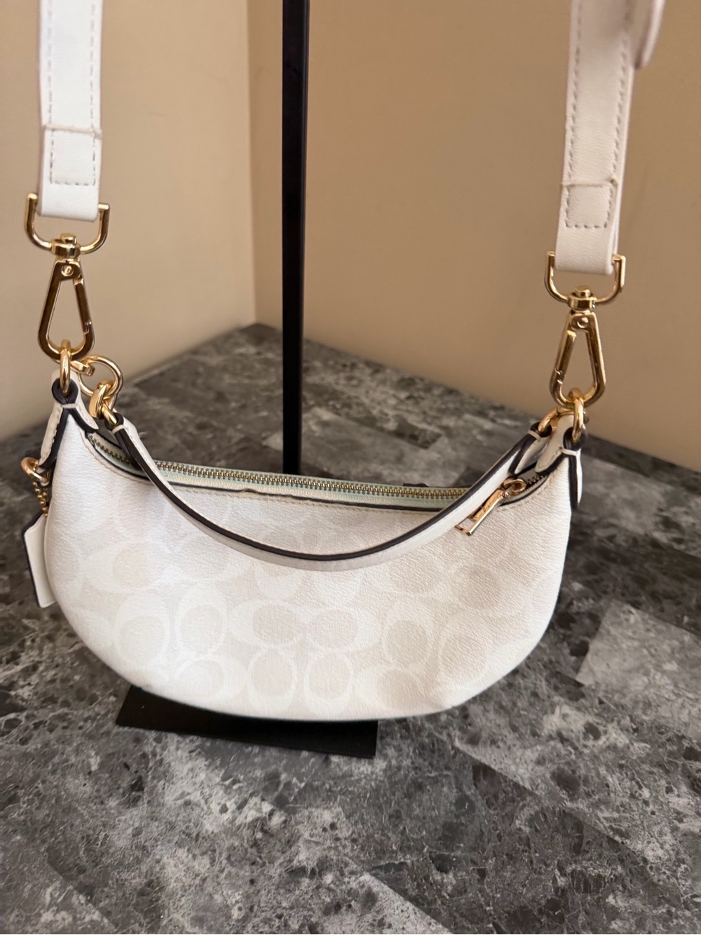 Coach Payton Mini Hobo bag white and gold - Picture 8 of 14
